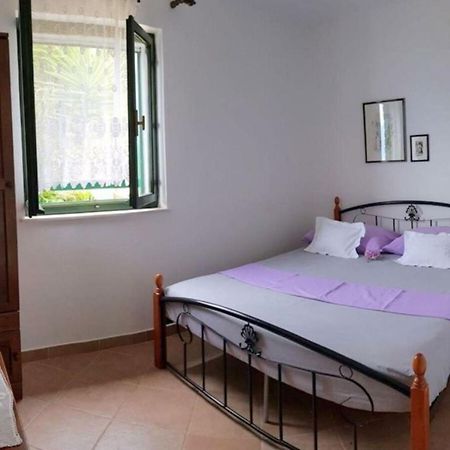 Holiday House Jakov Gdinj Екстер'єр фото