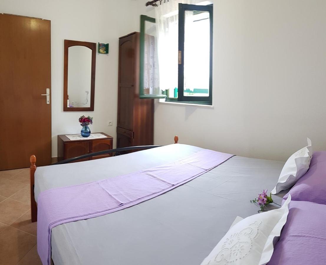 Holiday House Jakov Gdinj Екстер'єр фото